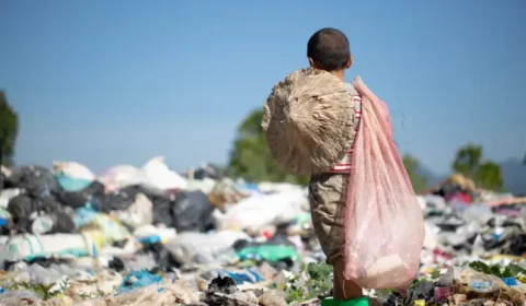 Brasil reduz trabalho infantil; queda é mais intensa em lares que recebem Bolsa Família