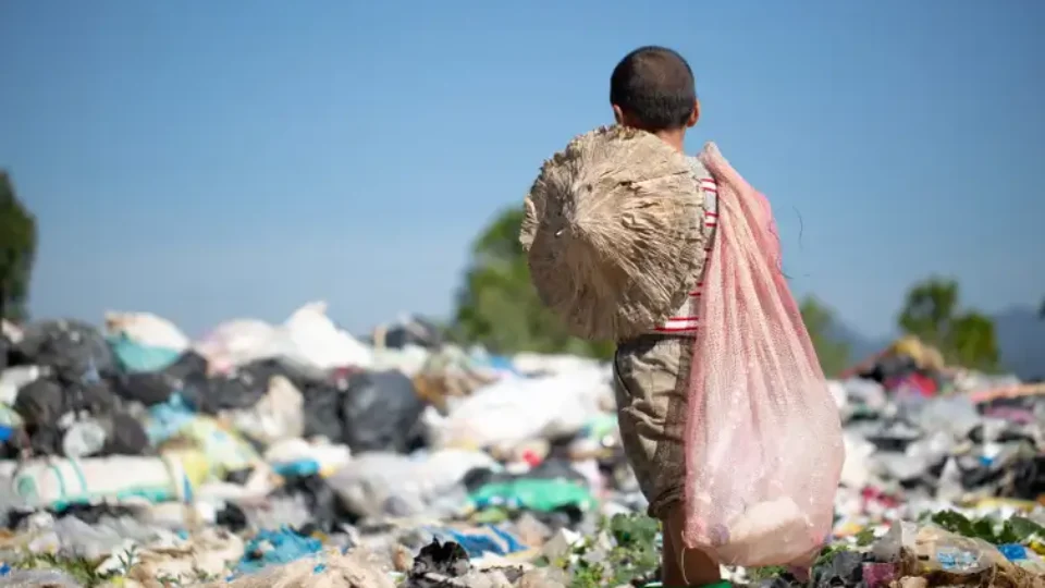 Brasil reduz trabalho infantil; queda é mais intensa em lares que recebem Bolsa Família