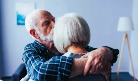 Alzheimer: café frio e a arte do cuidado