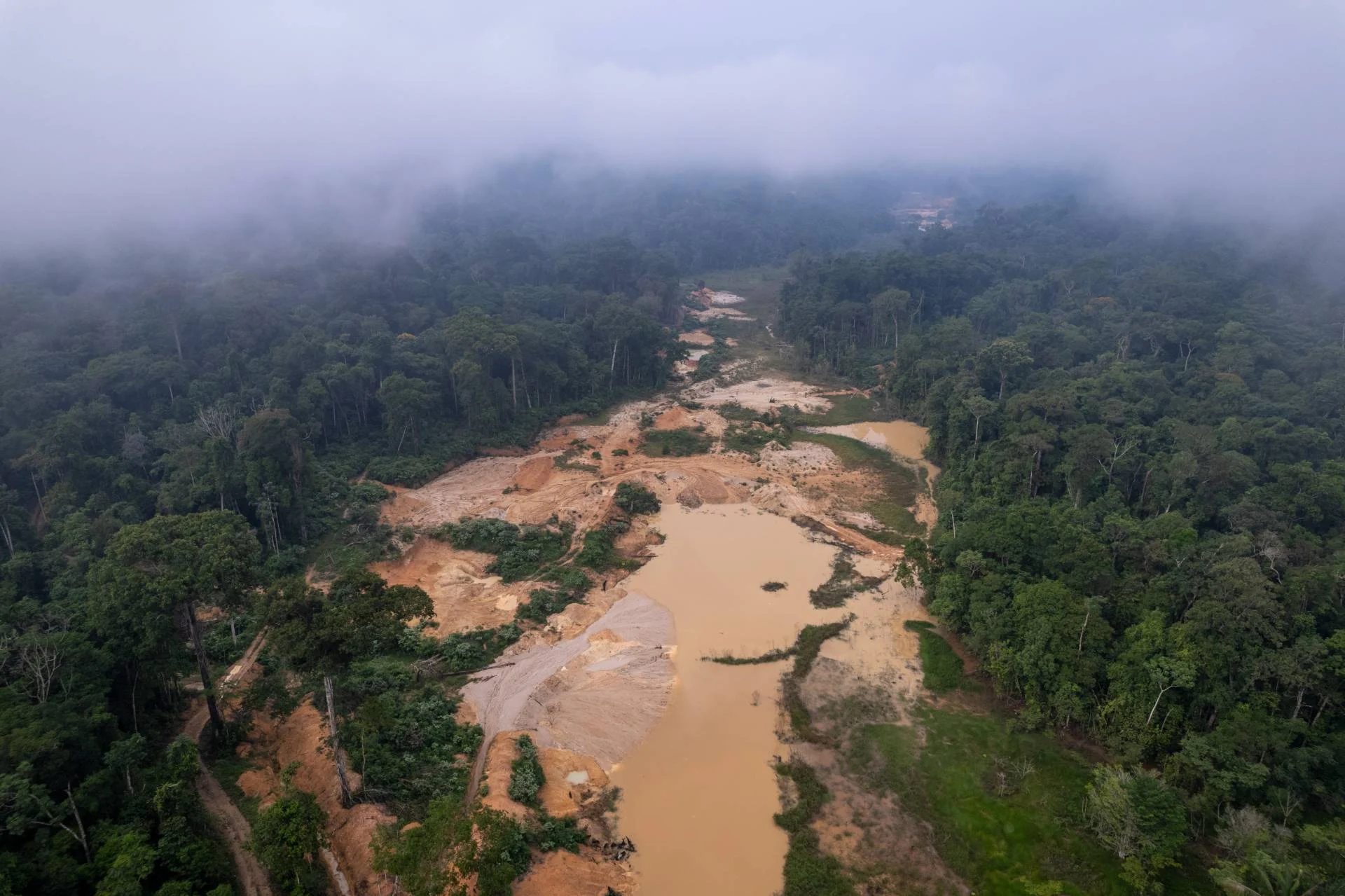 Refinaria na lista de fornecedores da Apple comprou ouro de réu por contrabando