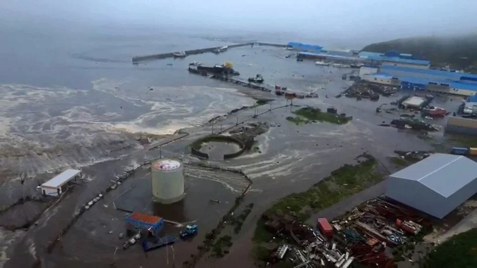 Após atingir Japão e Rússia, tsunami avança nos EUA e pode chegar à América do Sul