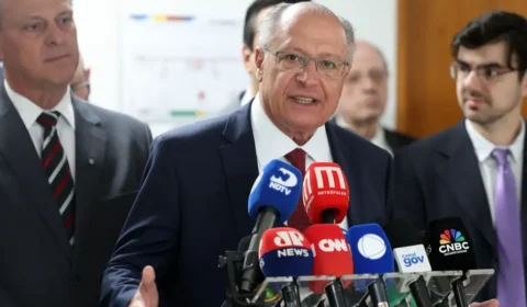 Alckmin: Governo não pedirá adiamento e vai negociar tarifa até o fim do mês