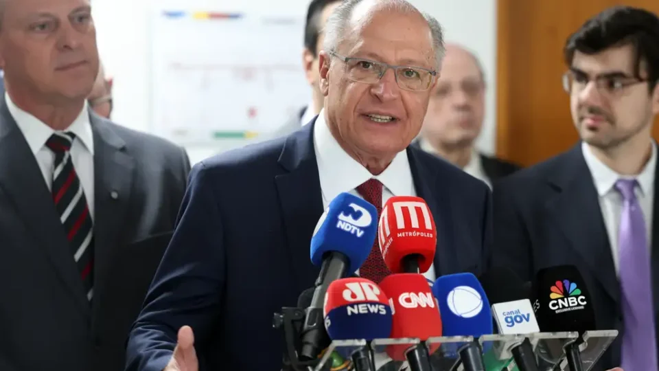 Alckmin: Governo não pedirá adiamento e vai negociar tarifa até o fim do mês
