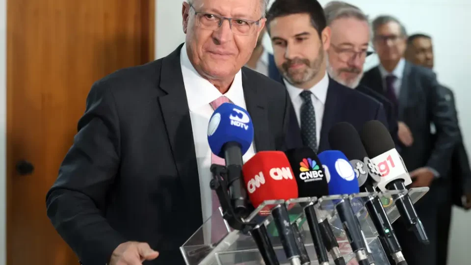 Alckmin discute tarifaço de Trump com big techs; empresas elogiam o Pix