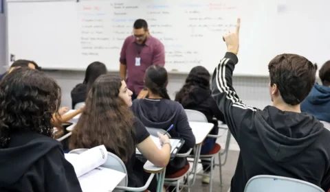 É, professor, também sobrou para o diretor e o coordenador