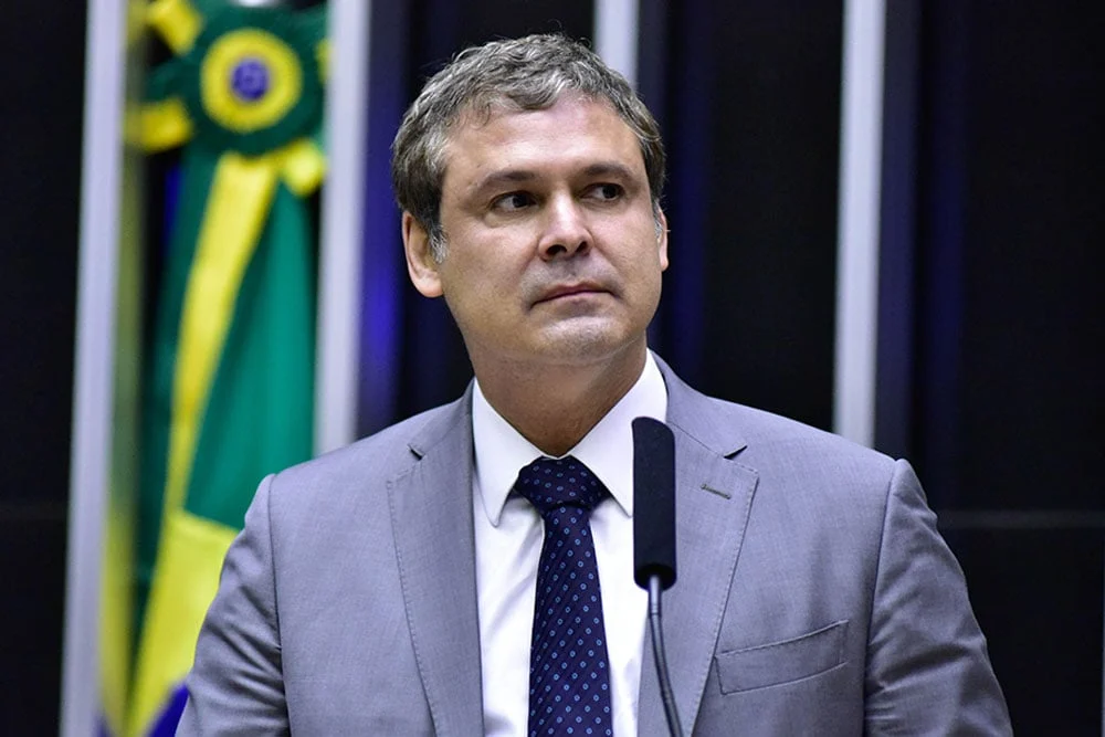 PT pede suspensão cautelar e cassação do mandato de Eduardo Bolsonaro