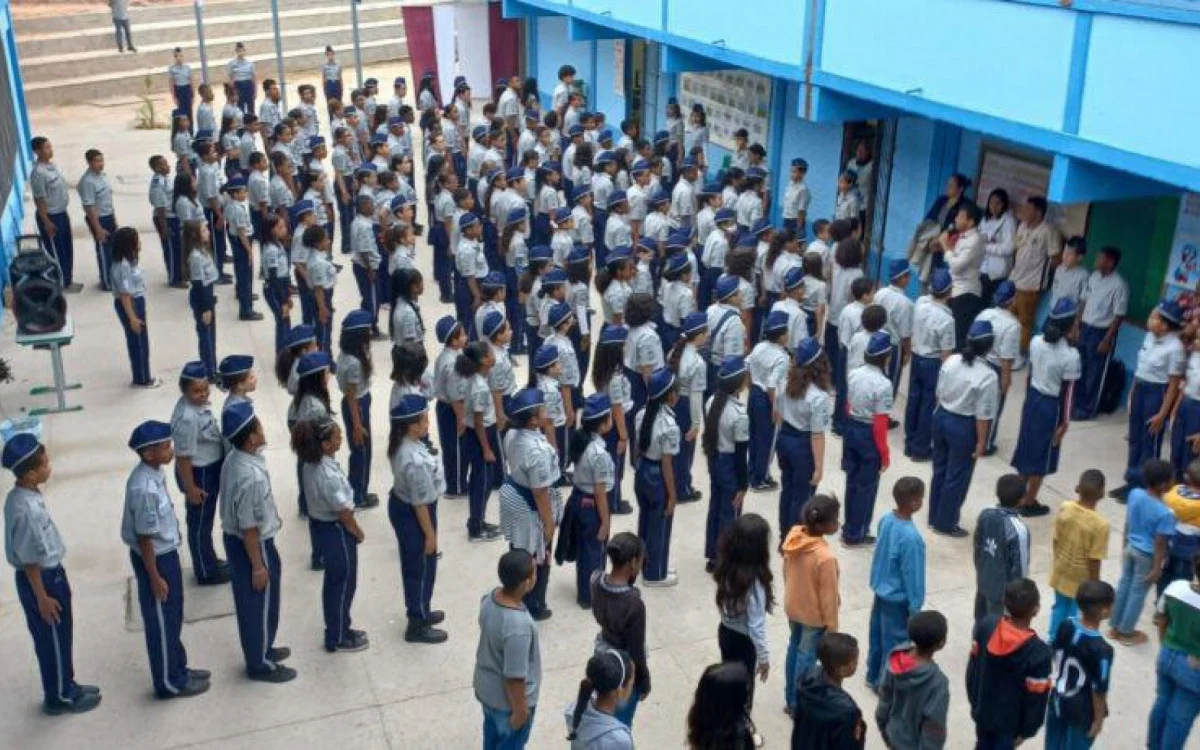 Estudantes se mobilizam contra modelo de ensino cívico-militar em Minas Gerais