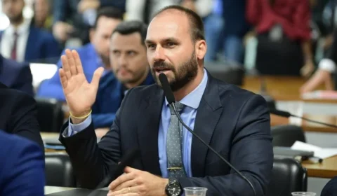 Cinco de seis emendas Pix de Eduardo Bolsonaro são barradas por falhas técnicas