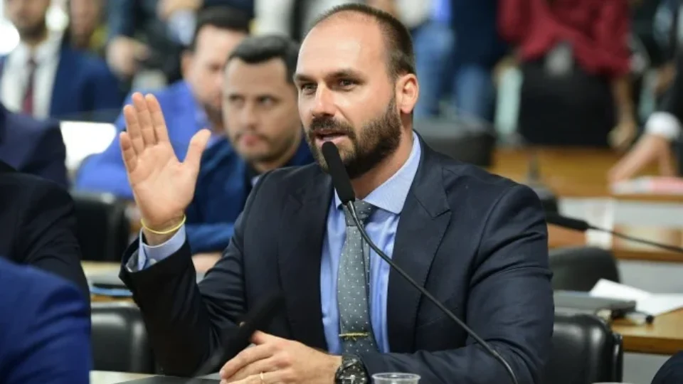 Cinco de seis emendas Pix de Eduardo Bolsonaro são barradas por falhas técnicas