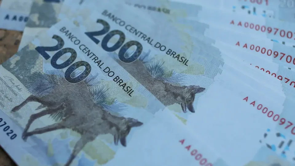 Ipea: mais ricos deveriam pagar 14% para igualar à classe média