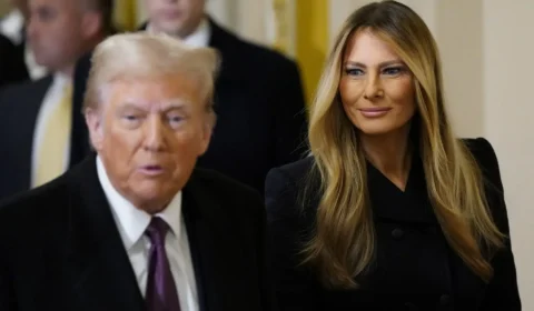 Brasileiros ‘invadem’ perfil da esposa de Trump para protestar contra tarifaço