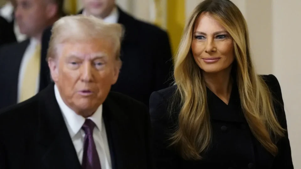 Brasileiros ‘invadem’ perfil da esposa de Trump para protestar contra tarifaço