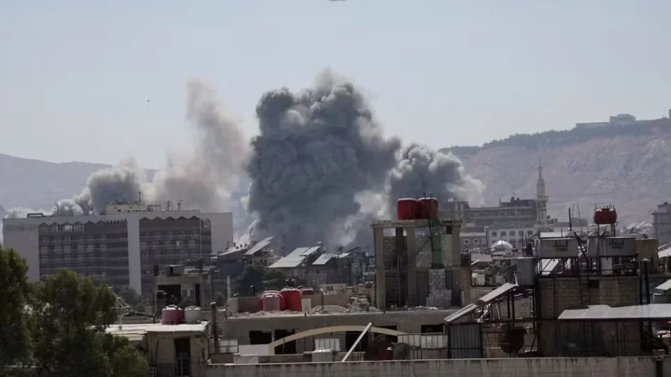 Israel bombardeia Damasco e sul da Síria, em quarto dia de confrontos em Sweida
