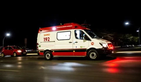 Jovem passa mal e morre em ônibus; 26 iPhones estavam colados ao corpo