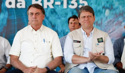 PT aciona STF contra Tarcísio por suposta pressão para liberar ida de Bolsonaro aos EUA