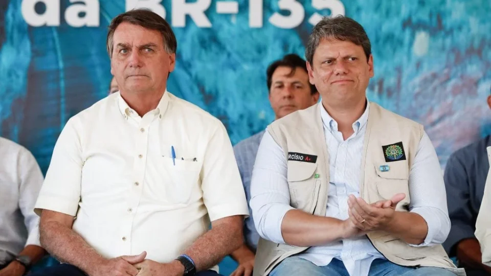 PT aciona STF contra Tarcísio por suposta pressão para liberar ida de Bolsonaro aos EUA