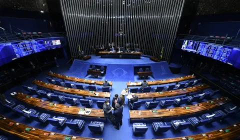 Senado aprova isenção de IR para quem ganha até dois salários-mínimos