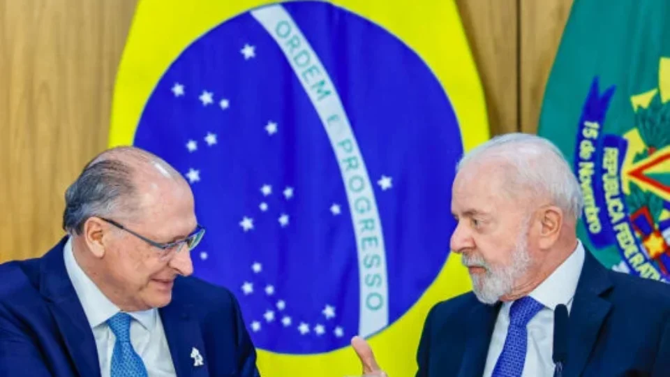 Brasil envia carta aos EUA e manifesta ‘indignação’ contra tarifa de 50%