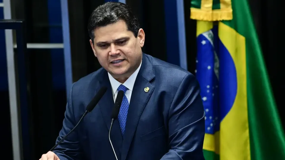 Alcolumbre: Congresso não admite ingerência em Poderes do Brasil