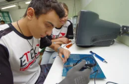 Cursos técnicos ganham espaço e oferecem salários iniciais de até R$ 6.500; veja lista