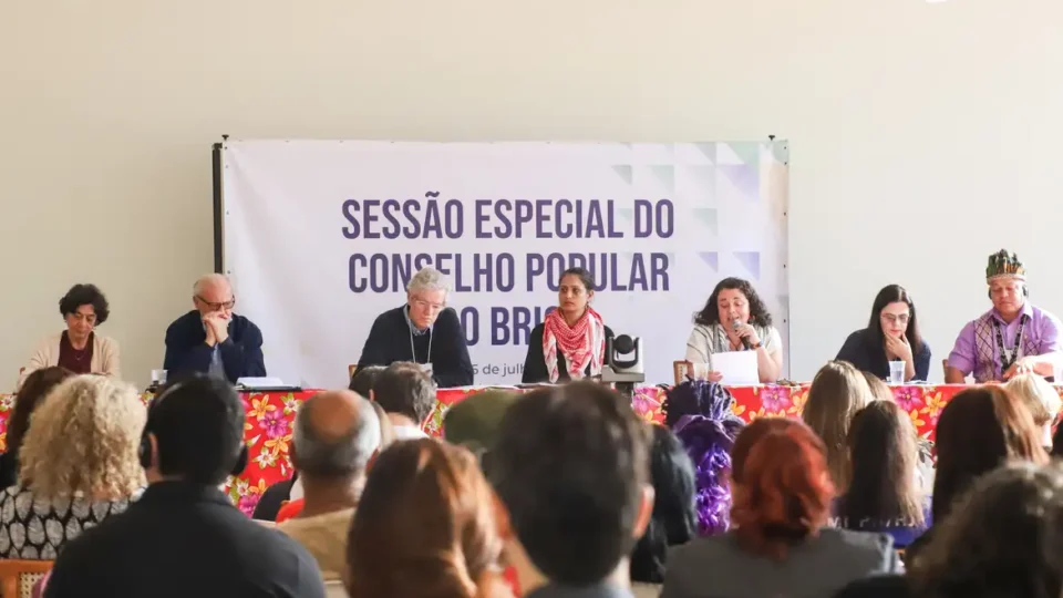 Conselho Popular do BRICS defende taxação dos super-ricos e desdolarização