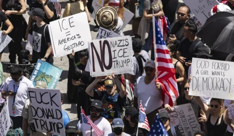Cai apoio dos EUA às deportações de Donald Trump, segundo pesquisas