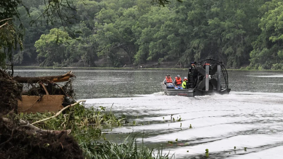 EUA: Texas busca desaparecidos após enchentes que deixaram 78 mortos