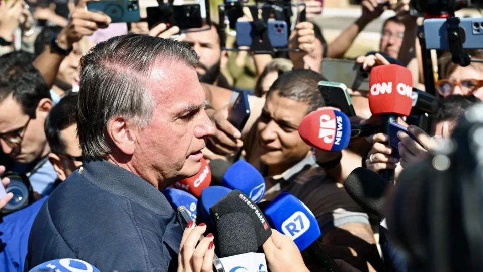 Amantes da ditadura reclamam direitos individuais