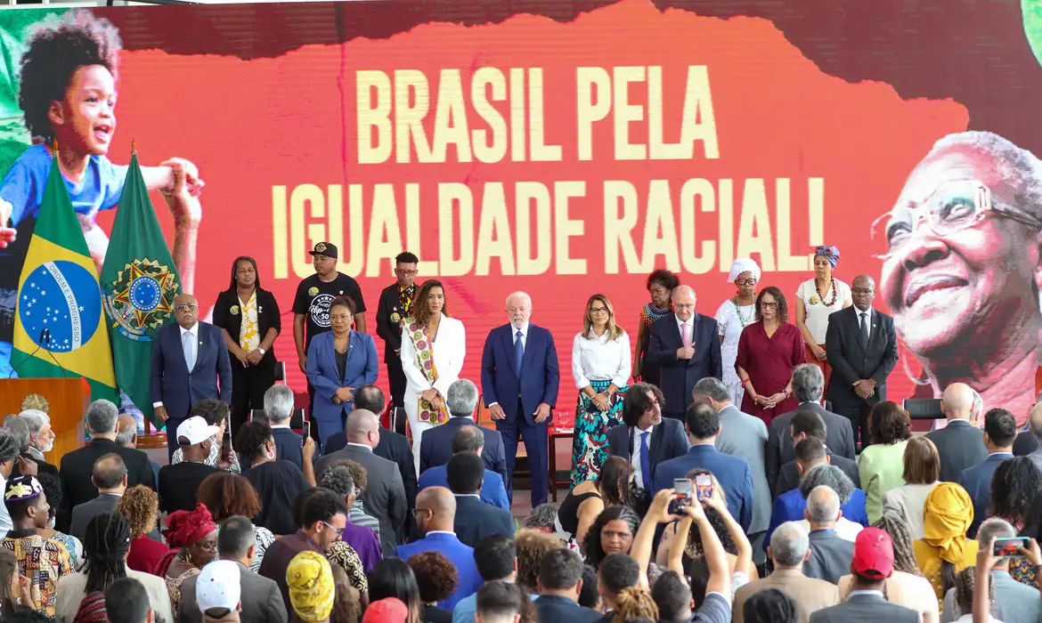 Em 2023, o presidente Lula lançou o segundo pacote do governo pela igualdade racial, com 13 ações estruturantes que incluem titulação de territórios quilombolas, bolsas de intercâmbio e programas de reparação e inclusão para a população negra. Foto: Fabio Rodrigues-Pozzebom