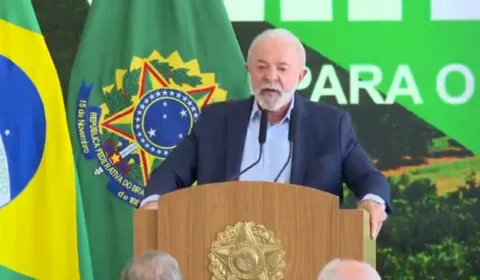 Durante evento Lula chama Bolsonaro de ‘frouxo’ e diz que ‘nunca vai pedir PIX e anistia’