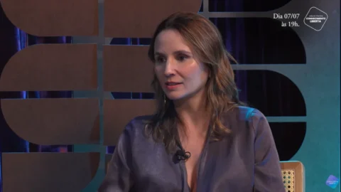 Petra Costa: “Voltamos a um estado pré-democrático, de grandes tragédias”.