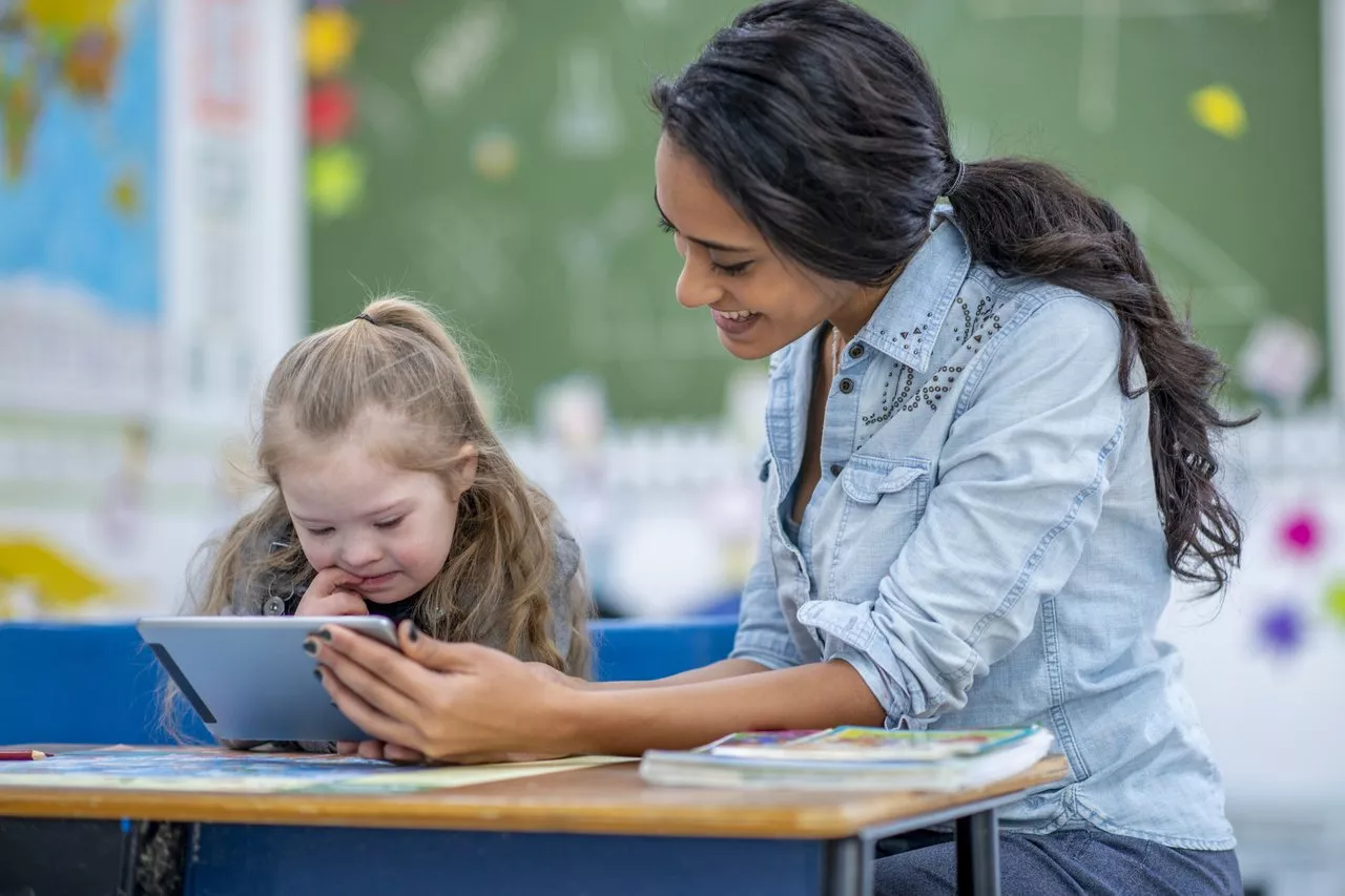 IA na educação Segundo a pesquisa da ABMES, em 2024, 80% dos estudantes universitários no Brasil afirmaram utilizar ferramentas de IA para atividades acadêmicas, e 71% disseram fazer isso com frequência. Imagem: divulgação