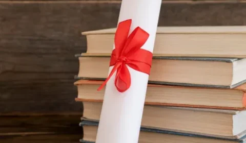 Diplomas universitários em papel deixam de ter validade legal com nova norma do MEC