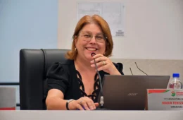 Justiça anula cassação de vereadora que denunciou saudação nazista em SC