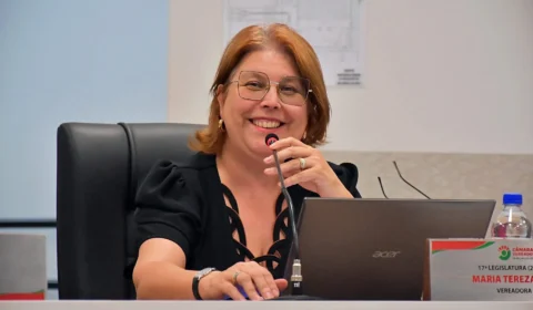 Justiça anula cassação de vereadora que denunciou saudação nazista em SC