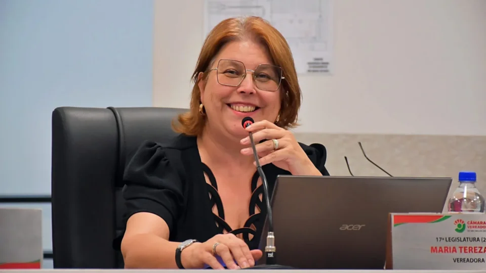 Justiça anula cassação de vereadora que denunciou saudação nazista em SC
