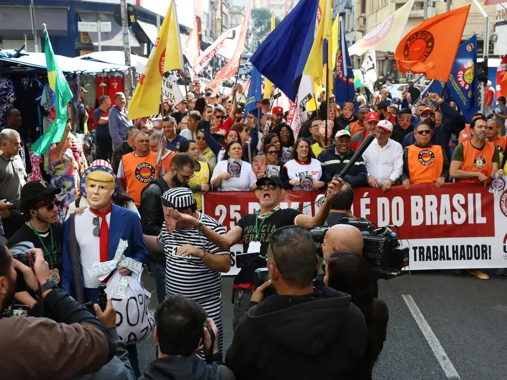Ato de trabalhadores na 25 de Março repudia interferência de Trump