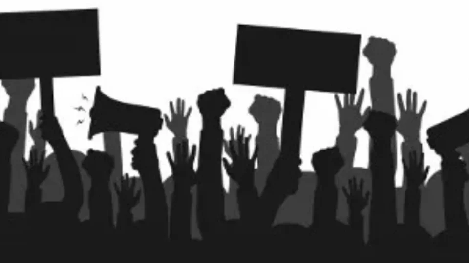 Defender a democracia e fundar uma democracia eco-social