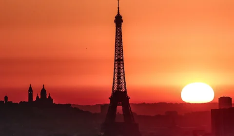 Onda de calor coloca Paris em alerta vermelho e fecha escolas na Europa