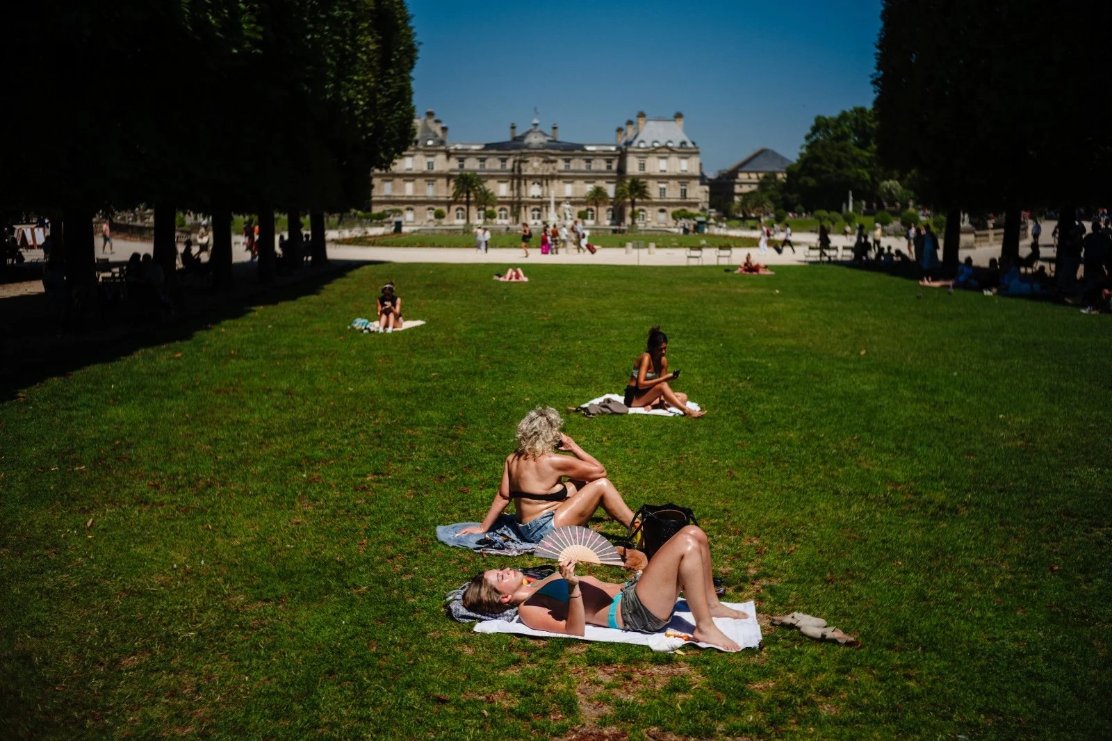 Onda de calor coloca Paris em alerta vermelho e fecha escolas na Europa