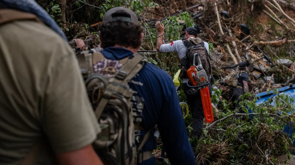 Acampamento confirma morte de 27 meninas pelas enchentes no Texas; mais de 80 morreram