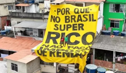 Bandeirões, torneios de pelada e projeções: coletivo usa criatividade para renovar ativismo de esquerda