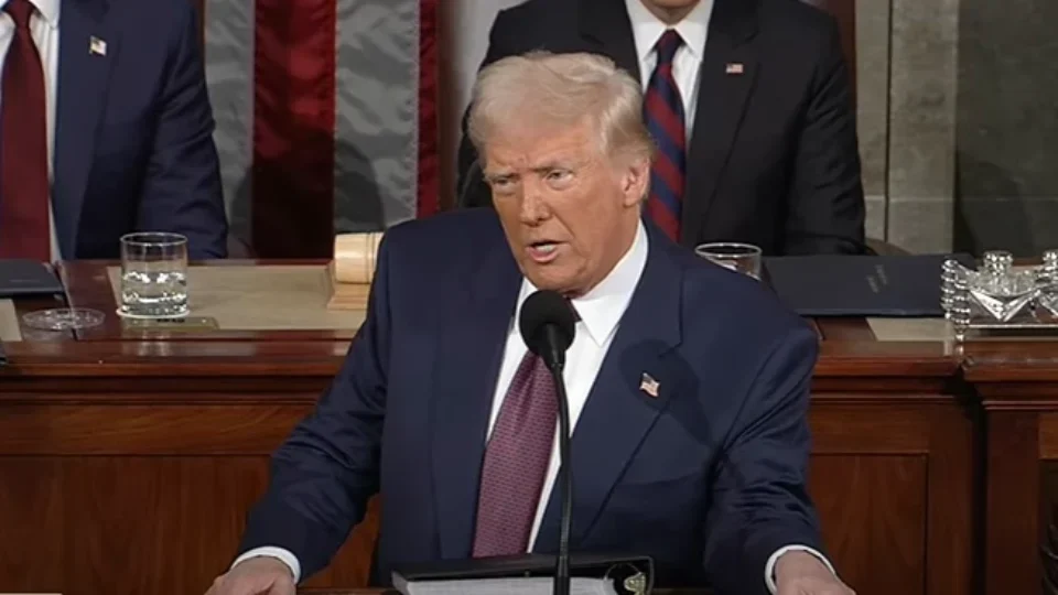 Senadores dos EUA acusam Trump de abuso de poder por tarifas contra o Brasil