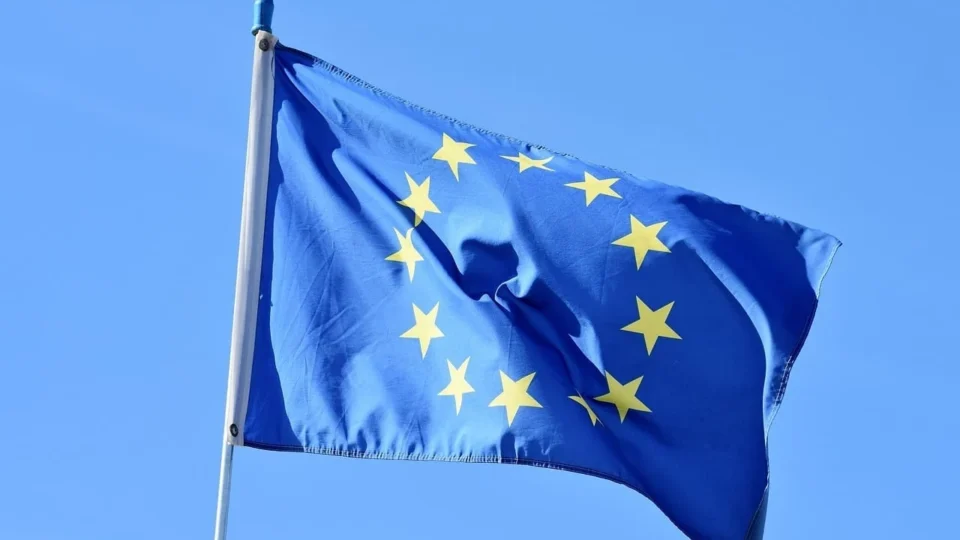 UE convoca reunião de emergência após anúncio de tarifas dos EUA