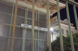 Moradores de ilha no Rio de Janeiro lutam para manter agência de Correios operante