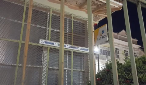 Moradores de ilha no Rio de Janeiro lutam para manter agência de Correios operante