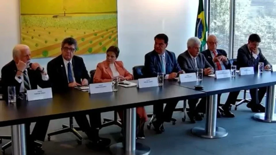 Senadores brasileiros nos EUA veem sinais de abertura e alertam: ‘Tarifa é perde-perde’