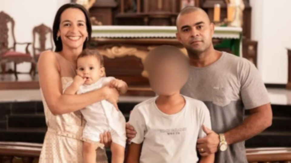 Namorada de adolescente que matou os pais e o irmão também planejava assassinar seus pais