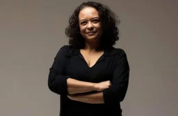 Ana Maria Gonçalves rompe racismo histórico da ABL e se torna a primeira mulher negra entre os imortais