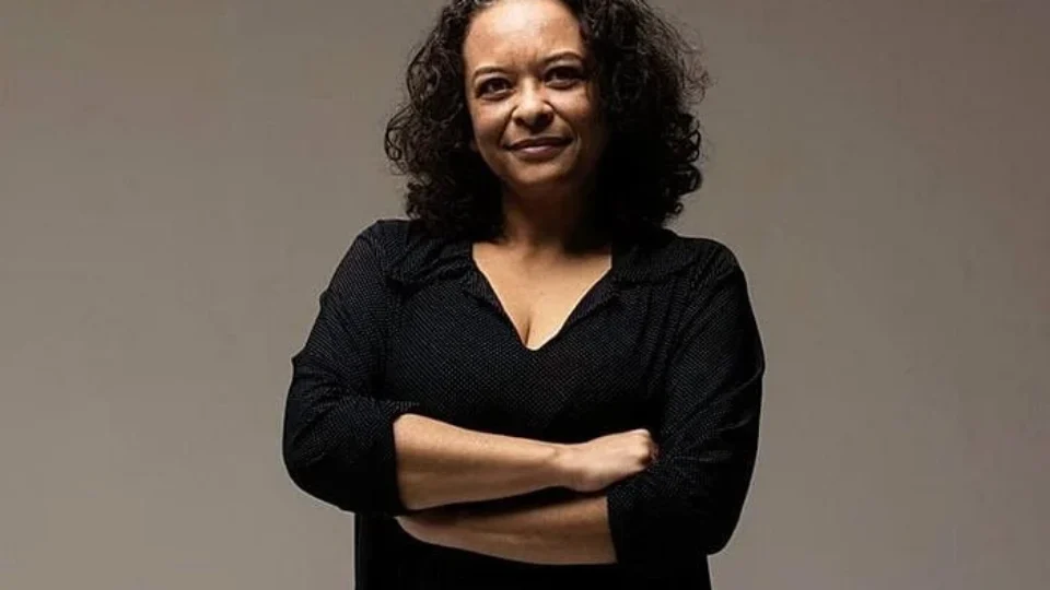 Ana Maria Gonçalves rompe racismo histórico da ABL e se torna a primeira mulher negra entre os imortais